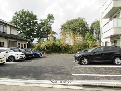 サンカンタンビス[1LDK/46.7m2]の駐車場1