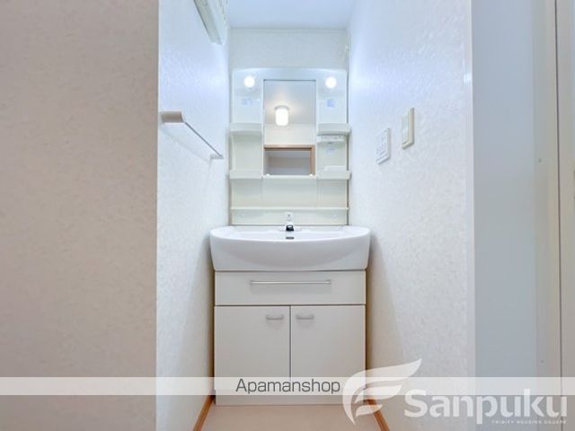 ネオカーサ山越の内装写真