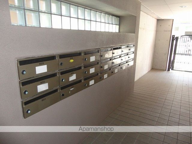エルミタージュ天神の玄関写真