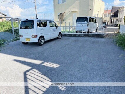 コーポ平方湖岸[2K/33m2]の駐車場