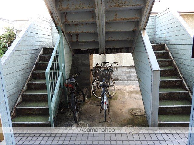 イーストアベニュー高校前の玄関写真