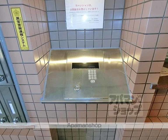 アクシルコート京都二条イースト棟の玄関写真