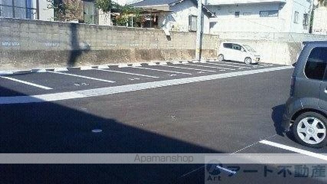 プチシャンスⅡ[2LDK/63.17m2]の駐車場3