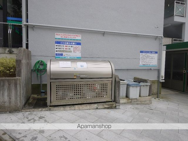 南山ビルの玄関写真