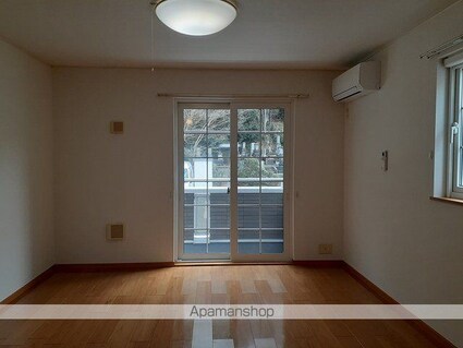 イースト．ウィング[1R/33.15m2]のリビング・居間