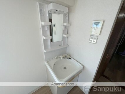 ベルメゾン市坪[1R/27.2m2]の洗面所