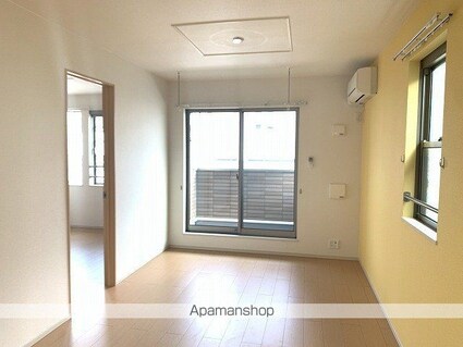 愛媛県四国中央市三島金子３丁目[2LDK/57.21m2]のリビング・居間