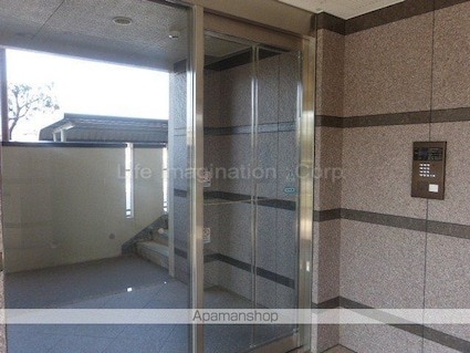 メゾンキャピトル[2LDK/54m2]のエントランス1