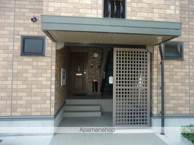 フォルテF A棟の玄関写真