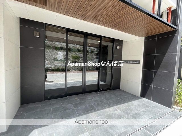 アプリーレ西本町の玄関写真