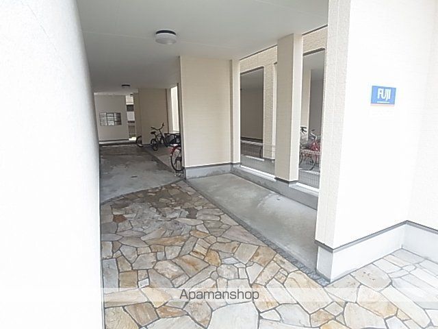 フジパレス尼崎宮内町EASTの玄関写真