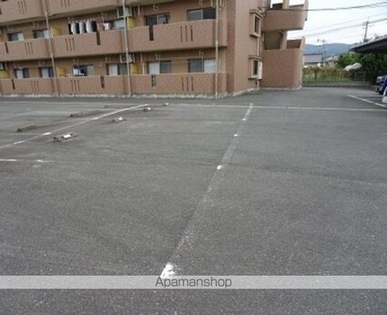 ピオーネハイツ[3LDK/65.6m2]の駐車場2