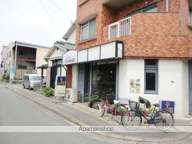シャルダン小郡の玄関写真