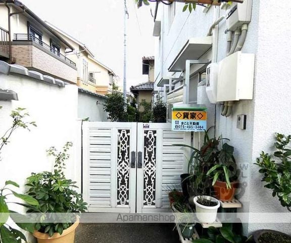 京福北野線 北野白梅町駅 徒歩7分 2階建 築54年の玄関写真