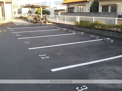 レオパレスとねりこ１[1K/23.18m2]の駐車場2