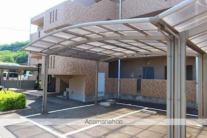 ＦｒｕｉｔｆｕｌＡ・Ｂ棟[2LDK/56.85m2]の駐車場