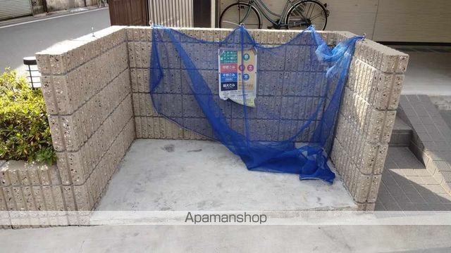 レオパレスハネダの玄関写真