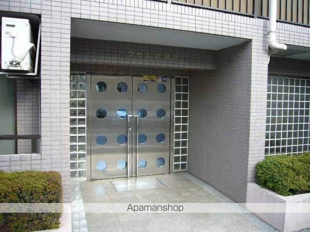 ビクセル武蔵関の玄関写真