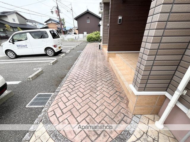 TOLERANCEの玄関写真