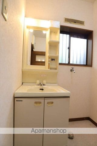 名張市 2階建 築31年の内装写真