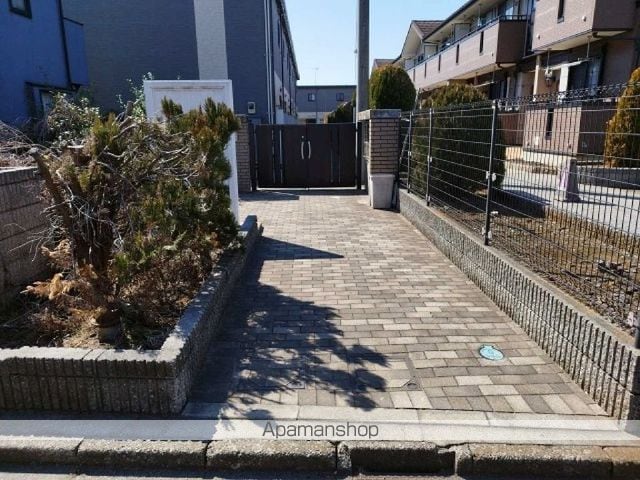 レオパレスクインスAの玄関写真