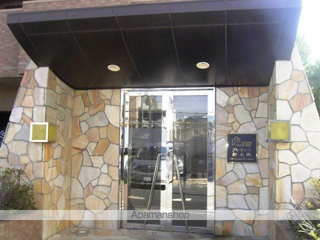 プレサンス新大阪の玄関写真