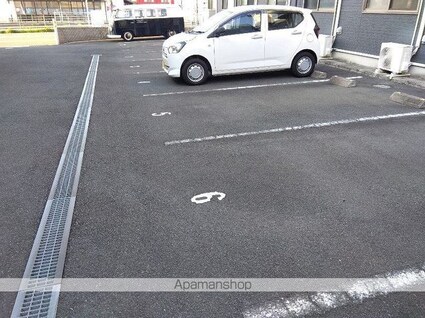 レオネクストシャムロック[1LDK/46.94m2]の駐車場1