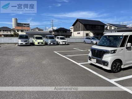 ナチュラルリーフ松山[3LDK/66.14m2]の駐車場