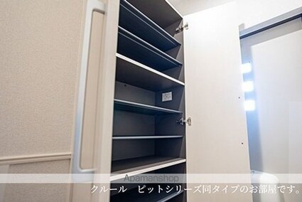 ヴィラ・アルモニア[1LDK/48.92m2]の玄関
