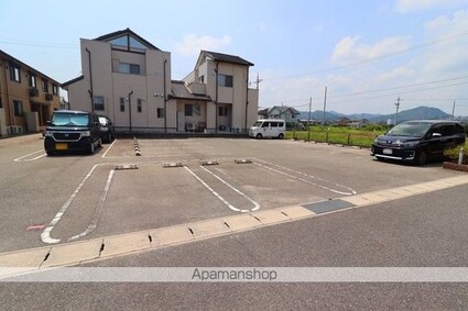 メルヴェーユ[3LDK/69.62m2]の駐車場