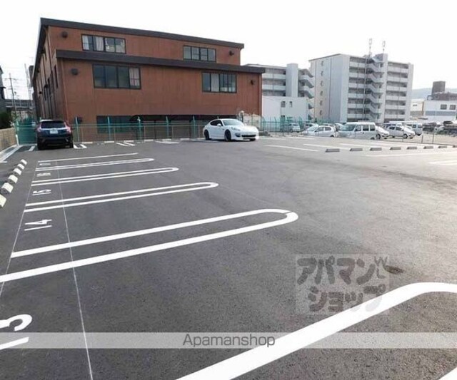 シカタ　ロジュマン[2LDK/61.13m2]の駐車場2