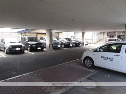 長野県長野市大字長野岩石町[1K/33.53m2]の駐車場1