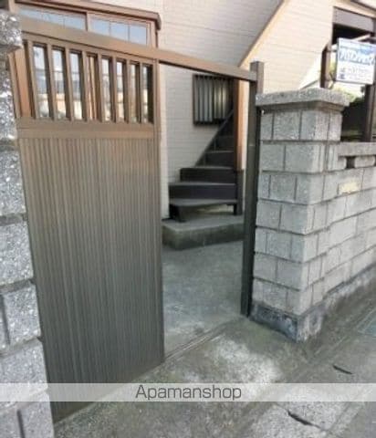 ロイヤルワコーの玄関写真
