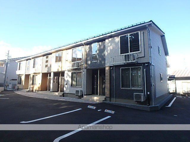 塩尻市 2階建 築8年の外観写真