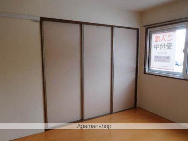 ヴァンセンヌ広面の内装写真