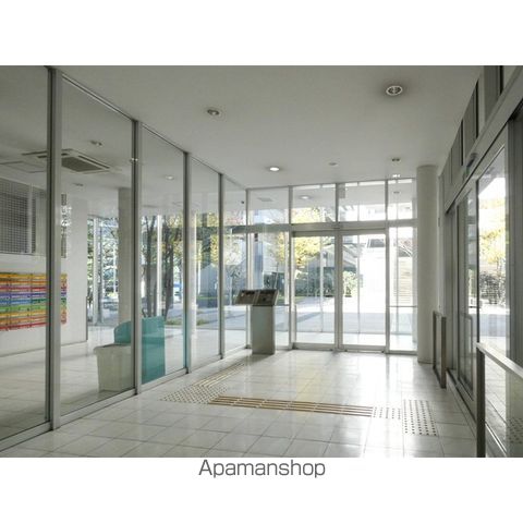 東雲キャナルコートCODAN18号棟の玄関写真