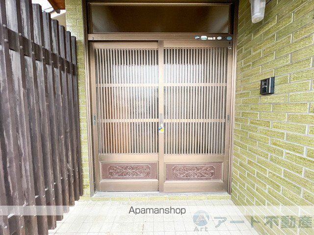 伊予鉄道横河原線 田窪駅 徒歩8分 2階建 築38年の玄関写真