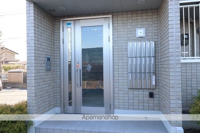 バラディー伏見の玄関写真