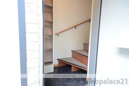 レオパレスダンダンめぐみ[1K/28.02m2]の玄関