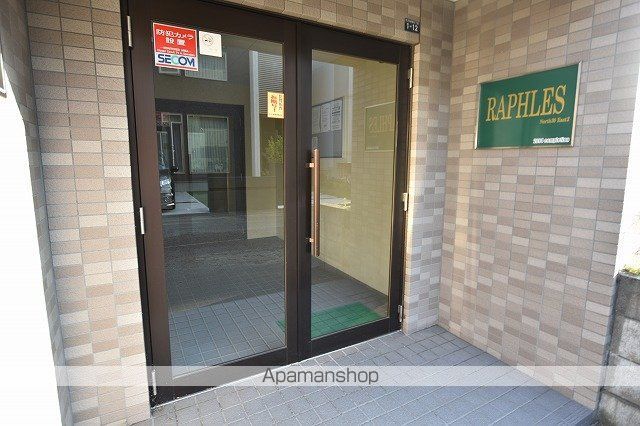 RAPHLESの玄関写真