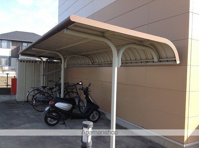 レオパレスルナールの玄関写真