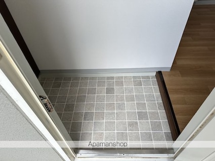 長野県長野市安茂里小市１丁目[3DK/53.59m2]の玄関