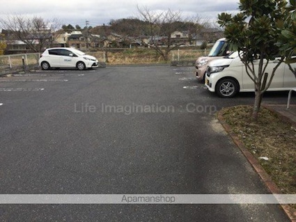 ブレ・リヴェールアンジュ[2DK/44.67m2]の駐車場2