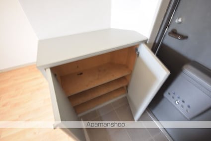 メイプル・アーサ中山[2K/33.16m2]の玄関