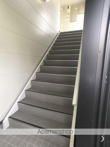 レオパレスエピの玄関写真