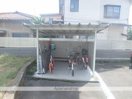 ルミエール出川[1K/28m2]の駐車場1