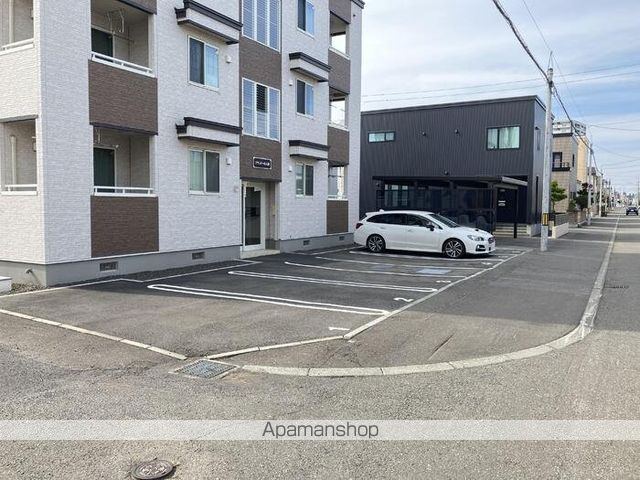 ブランドール八軒の玄関写真
