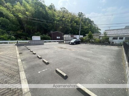 レオパレス前田[1K/28.02m2]の駐車場2