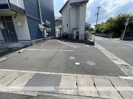 レオパレスファミーユⅡ[1K/31.33m2]の駐車場1