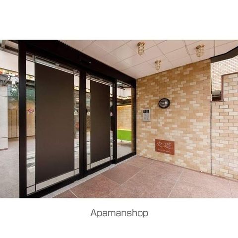 ミリアレジデンス中野弥生町の玄関写真